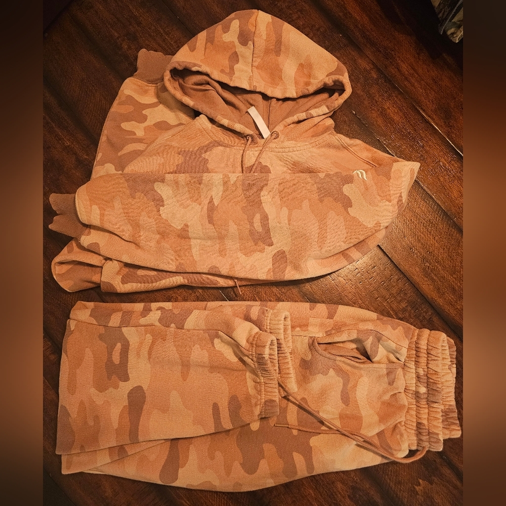 Fabletics Teddy Large Camo Tan Latte Xs Sweatsuit… - image 8